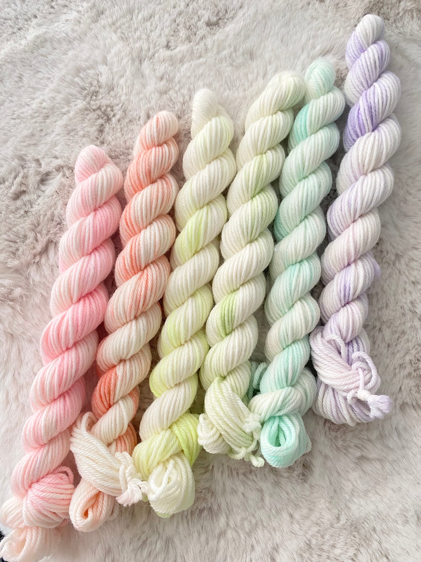 PASTEL-BOW